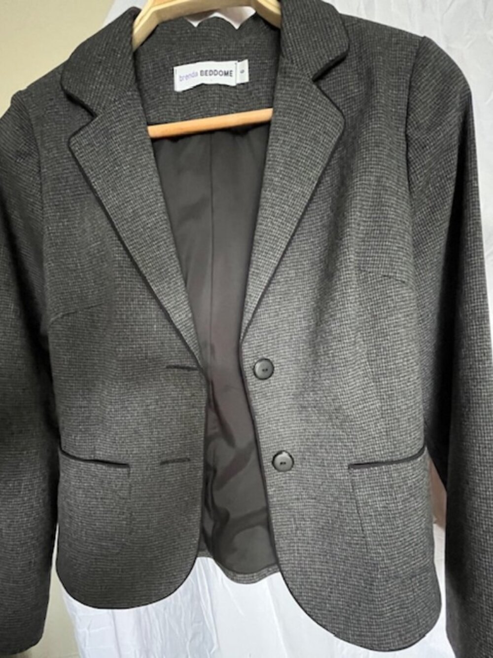 Brenda Beddome Grey Tailored Blazer – Size 6 (fits like 4), Made in Canada